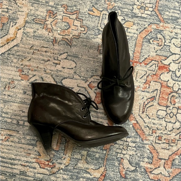 G.H. Bass & Co. black leather booties. Size 6. Excellent condition. - Picture 1 of 6